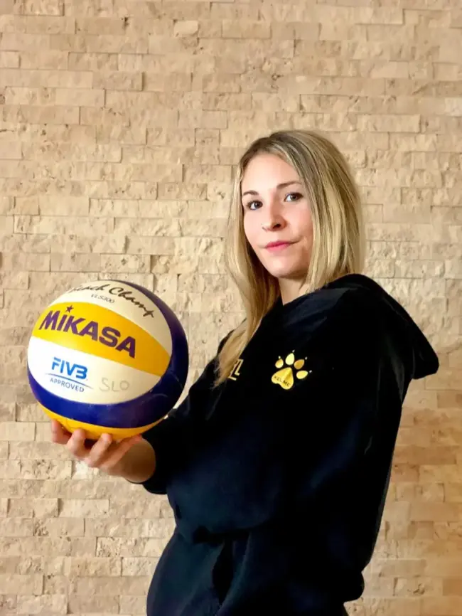 Tjaša Jančar - trenerka odbojke na mivki s 20+ leti izkušenj, nekdanja igralka slovenske reprezentance